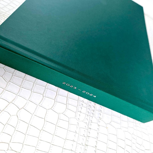 BRAND NEW BOUTIQUE ROLEX 2023-2024 WATCH COLLECTIONS CATALOG HARDBACK BOOK - Picture 2 of 5